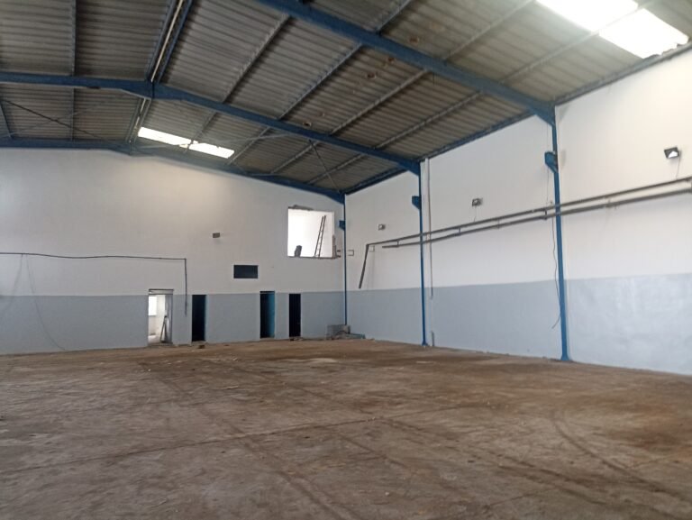 Local industriel à louer – 1 800 m² – Bouskoura